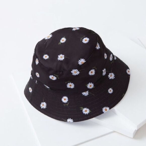 Alice & Olivia reversible bucket hat NWT main image 4